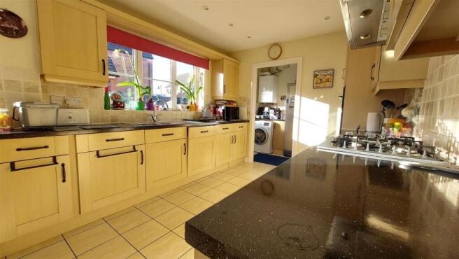 Tilia Way, Bourne photo 3