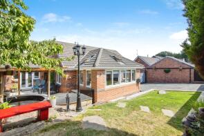 18, Ibbetson Court, Churwell, Leeds LS27 7TQ
