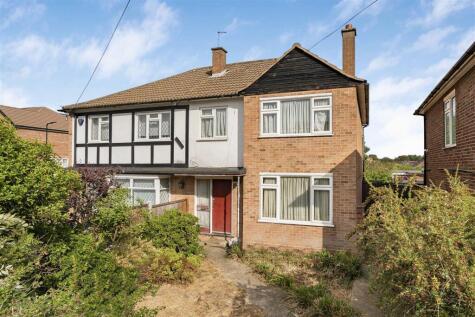 Heathcote Grove, North Chingford