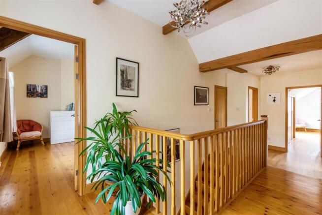 FIRST FLOOR LANDING