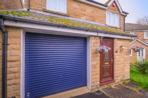 21, Ponyfield Close, Birkby, Huddersfield HD2 2BF