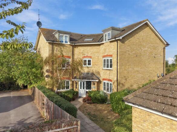 2-bed flat on Stants View, Hertford, £300,000