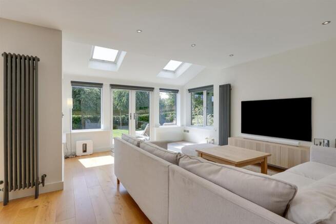 4 bed House for sale Image 11