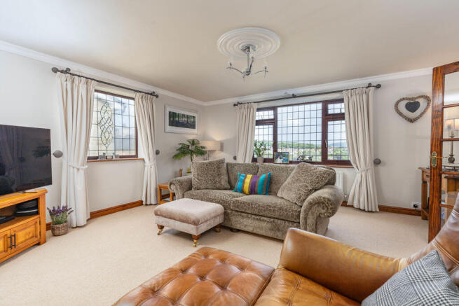 4 bed Detached for sale Image 8