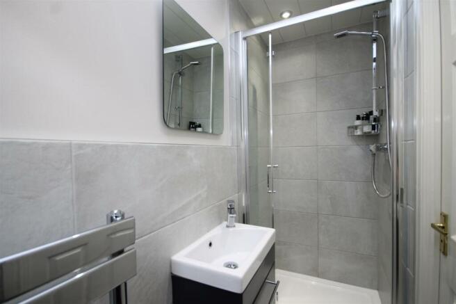 EN SUITE