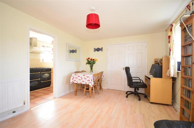 Lounge/Dining Area