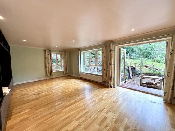 3 bed Apartment for sale Image 2