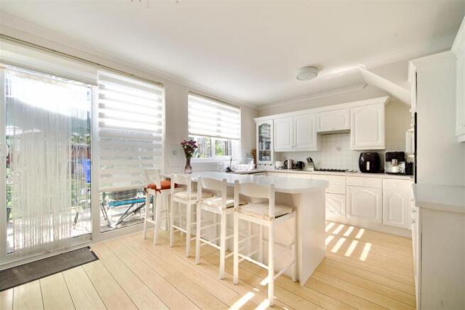 Salisbury Avenue, Barking photo 4