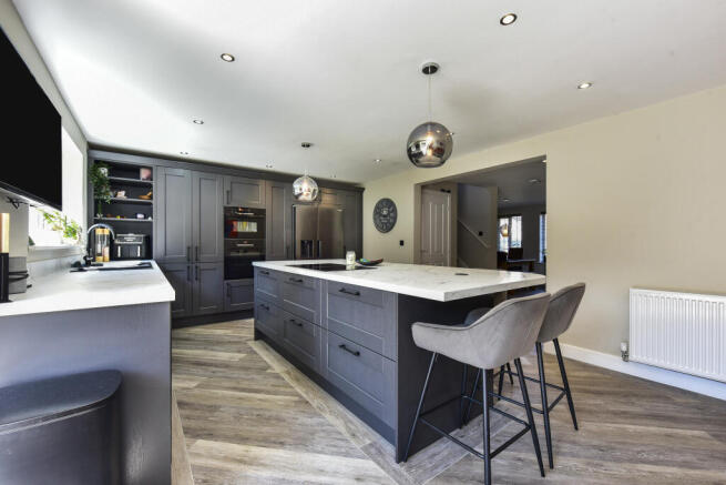 4 bed Detached for sale Image 5