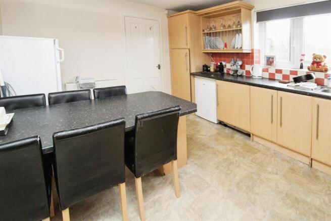 3 bed Semi-Detached for sale Image 5