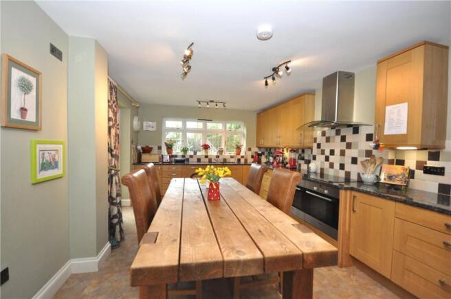Kitchen & Breakfast