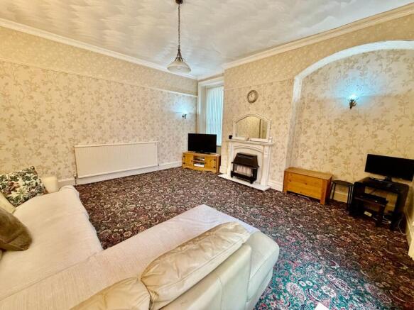 5 bed Semi-Detached for sale Image 5