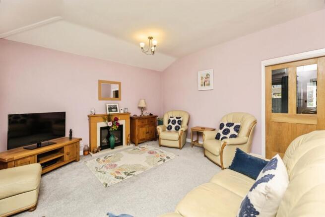 4 bed Detached for sale Image 7