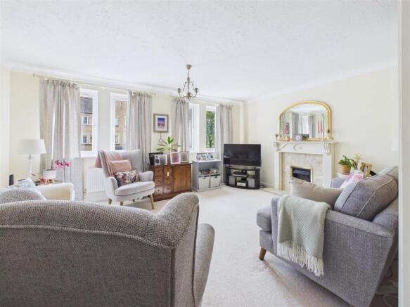 4 bed Town House for sale Image 5