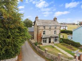 Castle House, Llan-ddew, Brecon LD3 9SS