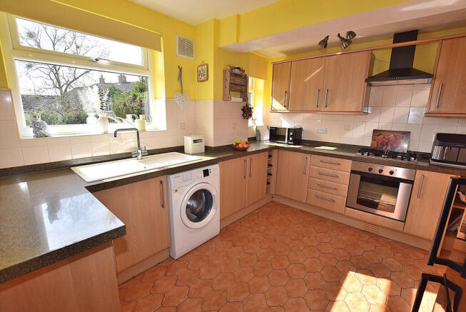 3 bed Semi-Detached for sale Image 5