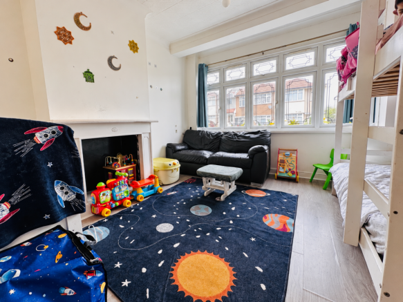 Western Avenue, DAGENHAM, RM10 8UP photo 2