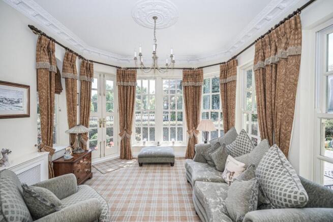 5 bed Detached for sale Image 12