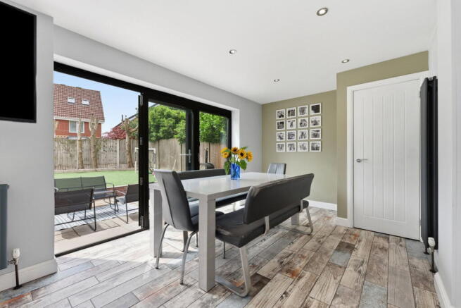 4 bed Detached for sale Image 8