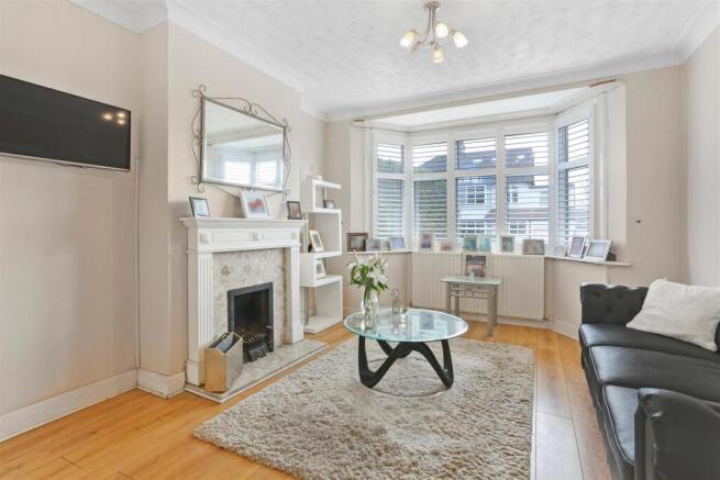 994604936 - 5 Hilbert Road, SM3 22.jpg