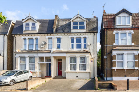 Palmerston Crescent, London, N13 4