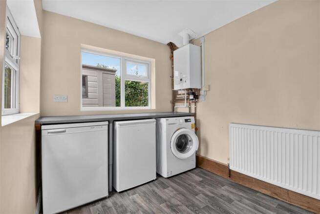 5 bed Semi-Detached for sale Image 6