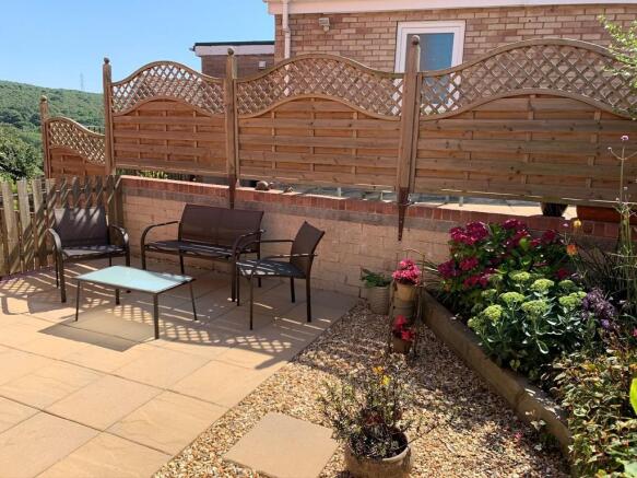 Side seating area