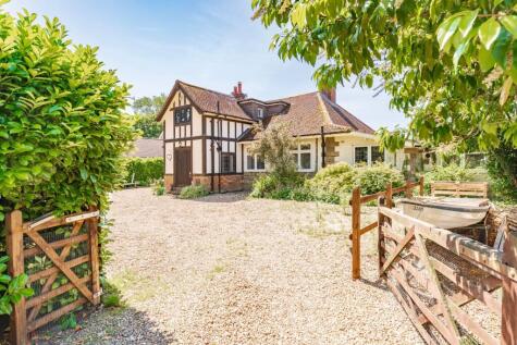 Station Road, Salhouse