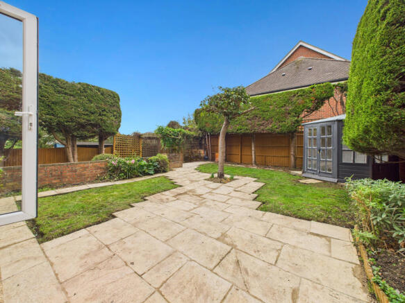 CAM02909G0-PR0499-STILL012