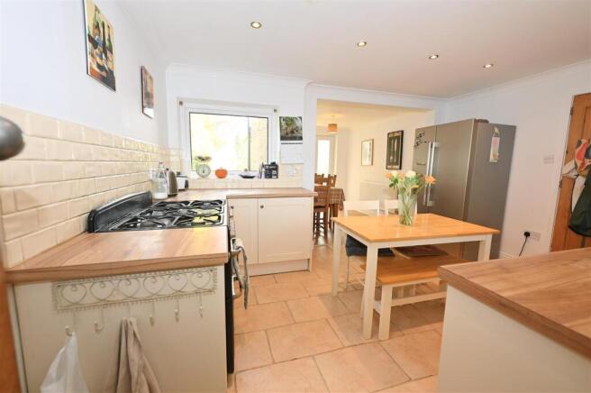 5 bed Semi-Detached for sale Image 5