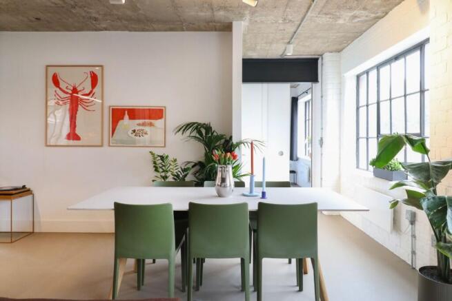 3 bed Apartment to rent Image 5