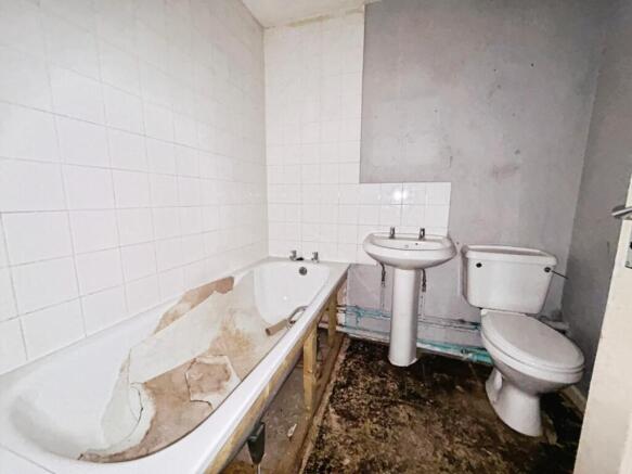 2 bed Flat for sale Image 6