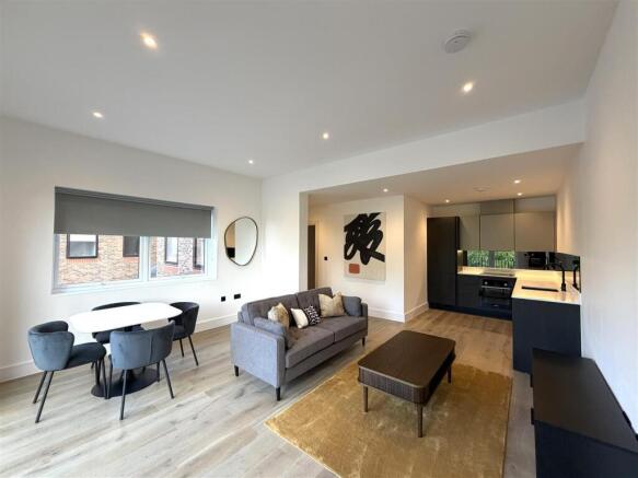 Living Room pic 6.jpeg