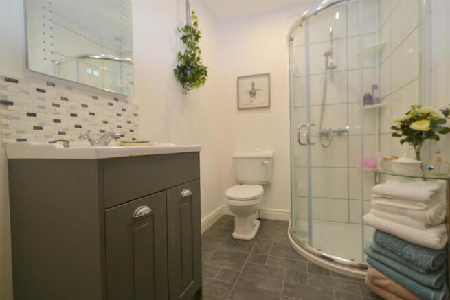 ensuite.JPG