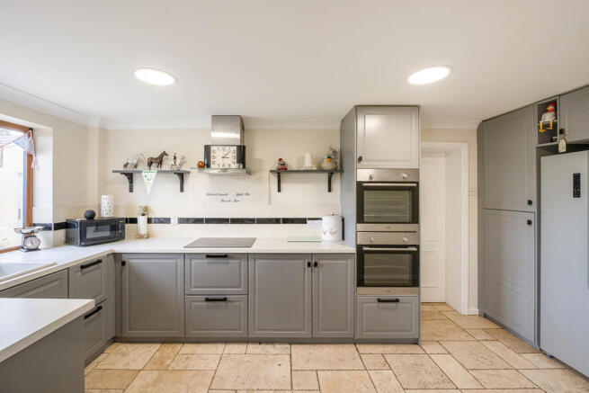 5 bed Detached for sale Image 6