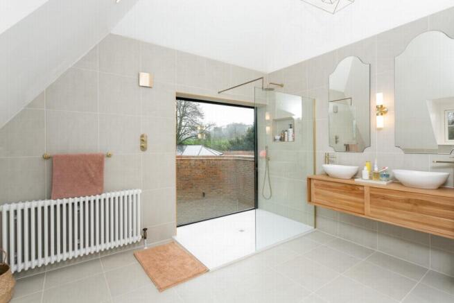 En-Suite Bathroom