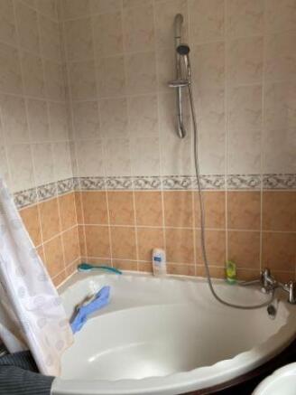Bathroom b.jpg