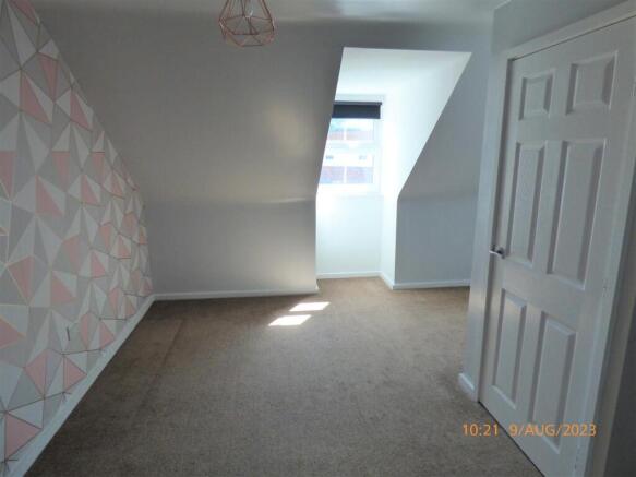 76 Wharncliffe Road - Bed1.JPG