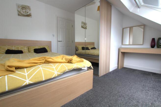 4 bed End of Terrace to rent Image 5