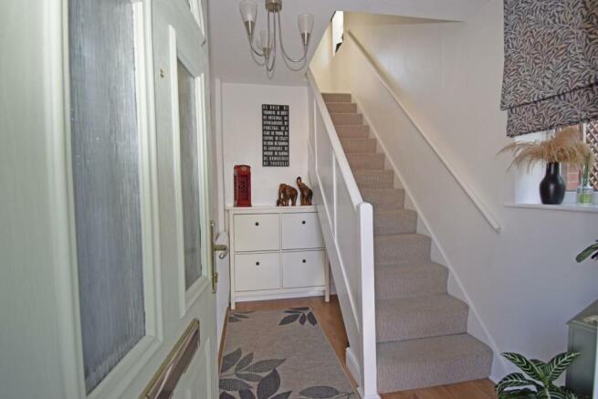 33 Elmley Close, hall.jpg