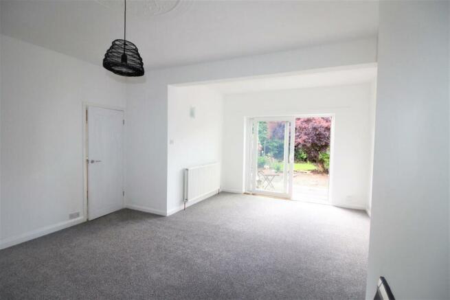 37 Monkseaton Dr-Lounge3.JPG