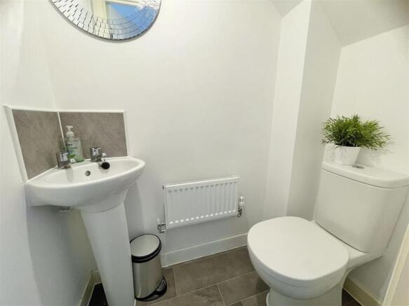 2 bed Terraced to rent Image 6