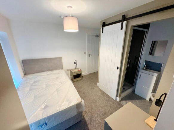 4 bed House Share to rent Image 6