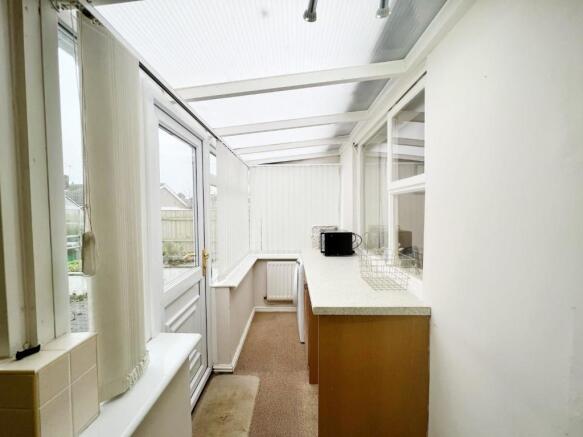 Kitchen pic 2.jpg