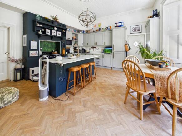 3 bed Semi-Detached to rent Image 4