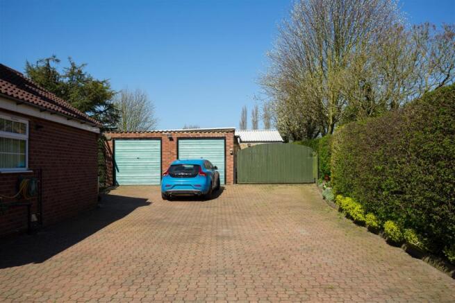 DOUBLE GARAGE