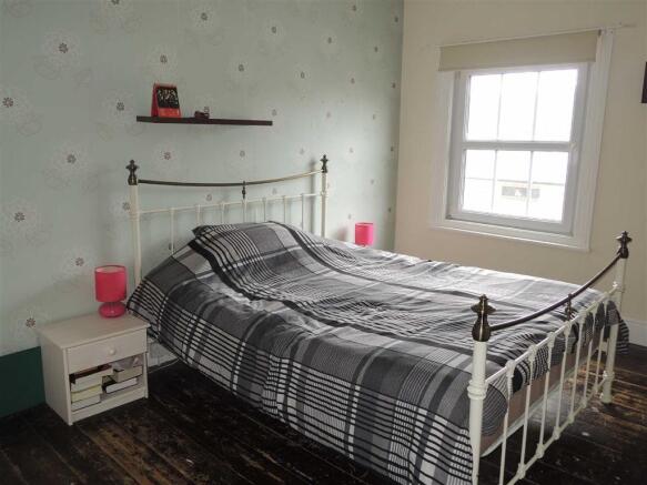 Front Bedroom (1)