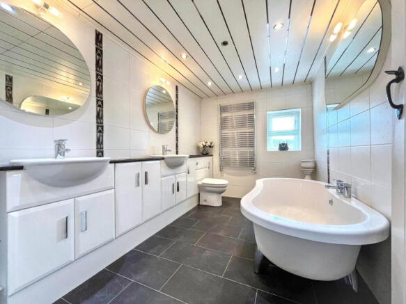 3 bed Detached for sale Image 10