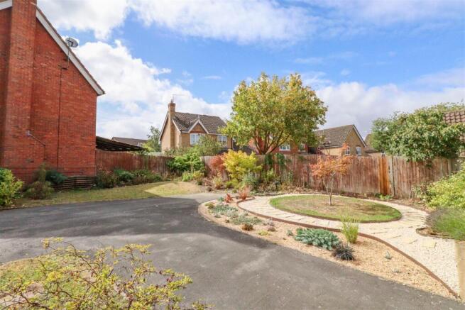 Front Garden & Driveway