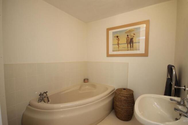 DOWNSTAIRS BATHROOM/ W.C.